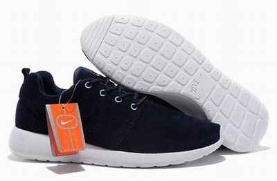 nike roshe run noir point blanc